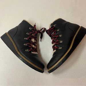 Black Dr. Scholl’s Women's Comfy Hiking or Winter Boots - 9